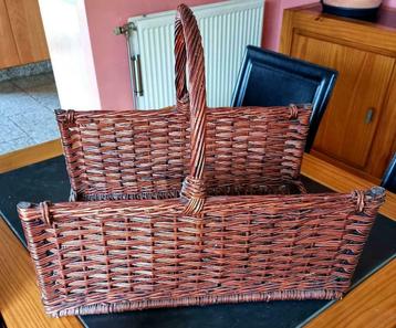 Kranten, wijn of houdmand beschikbaar voor biedingen