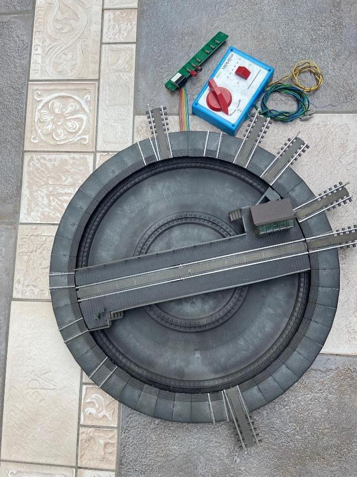Märklin 7286 : draaischijf met K-spooraansluitingen, Hobby en Vrije tijd, Modeltreinen | H0, Gebruikt, Brug, Tunnel of Gebouw