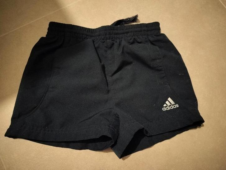 Adidas short kids, maat 98, Kinderen en Baby's, Kinderkleding | Maat 98, Ophalen