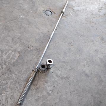 Russische Olympische barbell 220cm 20 kilo  + 2 lockers  beschikbaar voor biedingen