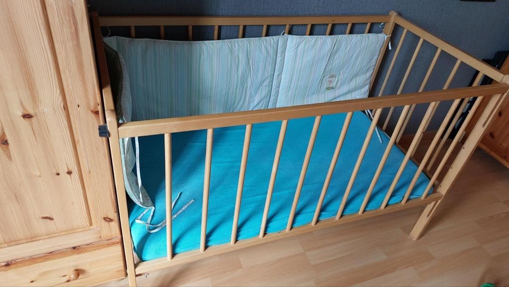 Lit à barreaux - matelas - couettes, Matelas, 70 à 85 cm, Enlèvement, Utilisé