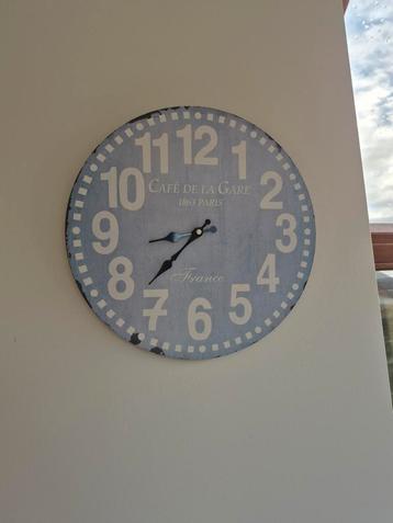 Vintage stijl wandklok te koop beschikbaar voor biedingen