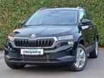Skoda Karoq Selection 1.5L TSI DSG 150PK !10 KM! (bj 2024), Auto's, Skoda, Stof, Gebruikt, 4 cilinders, Zwart