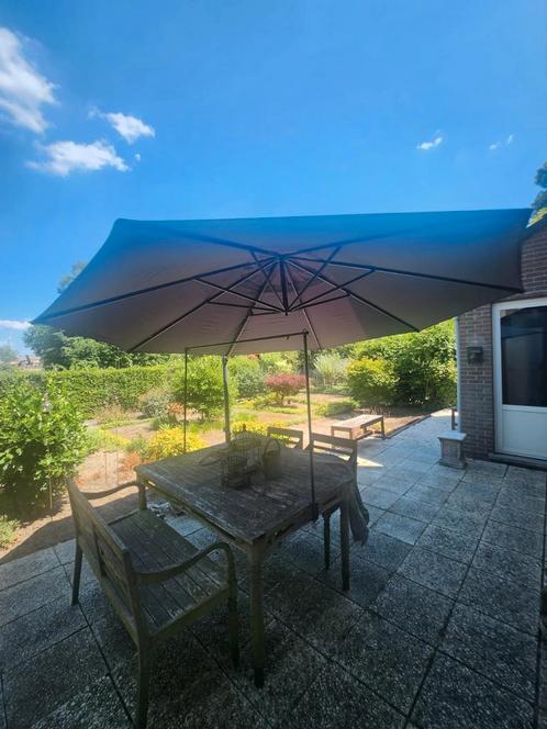 Grote zweefparasol met voet., Tuin en Terras, Zonneschermen, Zo goed als nieuw, Ophalen
