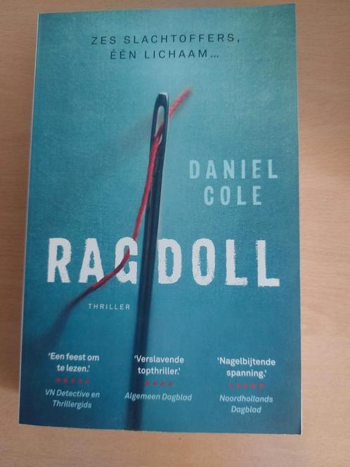 Daniel Cole - Ragdoll, Boeken, Thrillers, Zo goed als nieuw, Ophalen of Verzenden