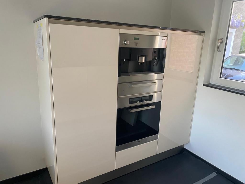 Meuble de cuisine moderne avec appareils Miele, Enlèvement, Crème