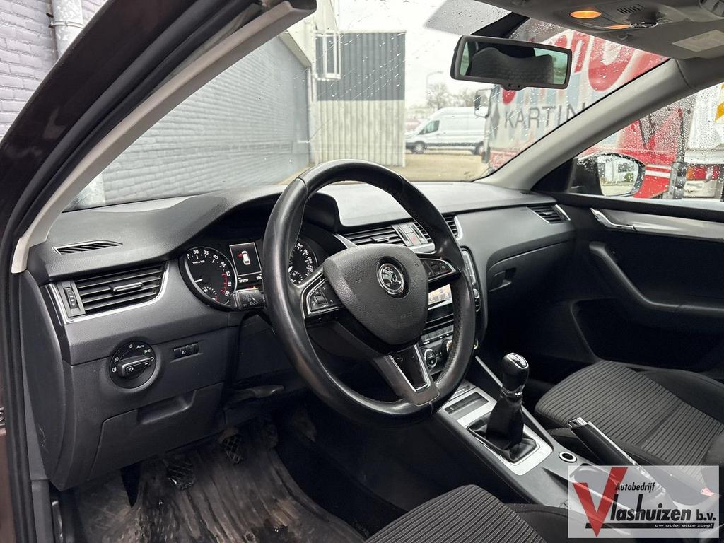 Skoda Octavia Combi 2.0 TDI Greentech Ambition Businessline, Autos, Skoda, Achat, Entreprise, 110 g/km, Boîte manuelle