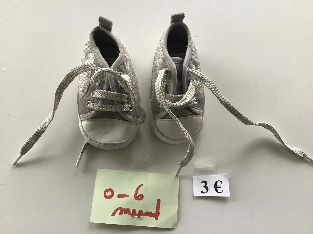 1 paire de chaussures pour bébé pour seulement 3 euros, Enfants & Bébés, Vêtements de bébé | Chaussures & Chaussettes, Enlèvement ou Envoi