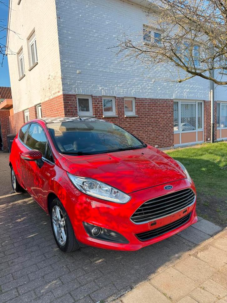 Ford Fiesta 2015 Essence119500 km, Autos, Ford, Particulier, Fiësta, ABS, Airbags, Air conditionné, Alarme, Ordinateur de bord