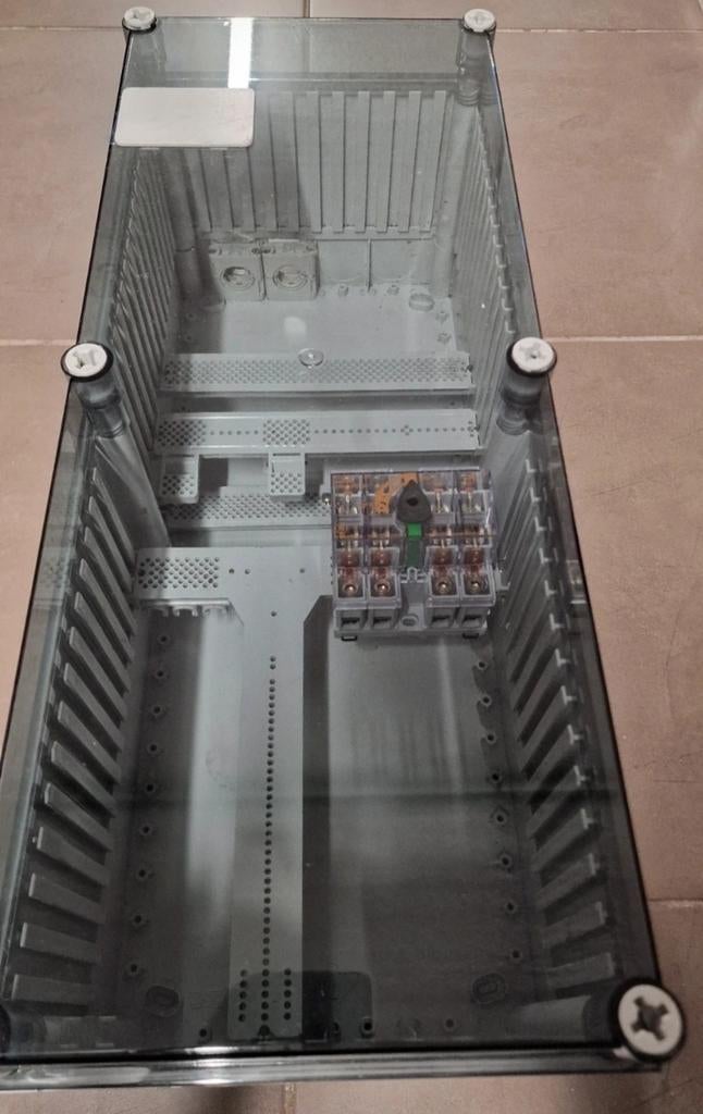 Vynckier elektriciteitskast, Nieuw