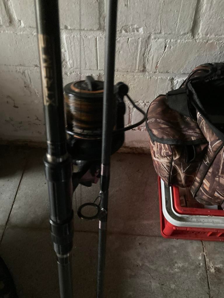 10 pieds avec un moulin à carpe de 10 000, Enlèvement, Comme neuf, Moulinet