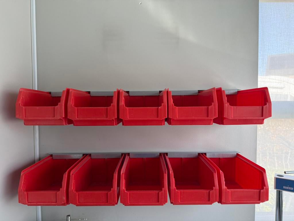 10 opbergbakjes + 2 montagebeugels, Ophalen, Zo goed als nieuw