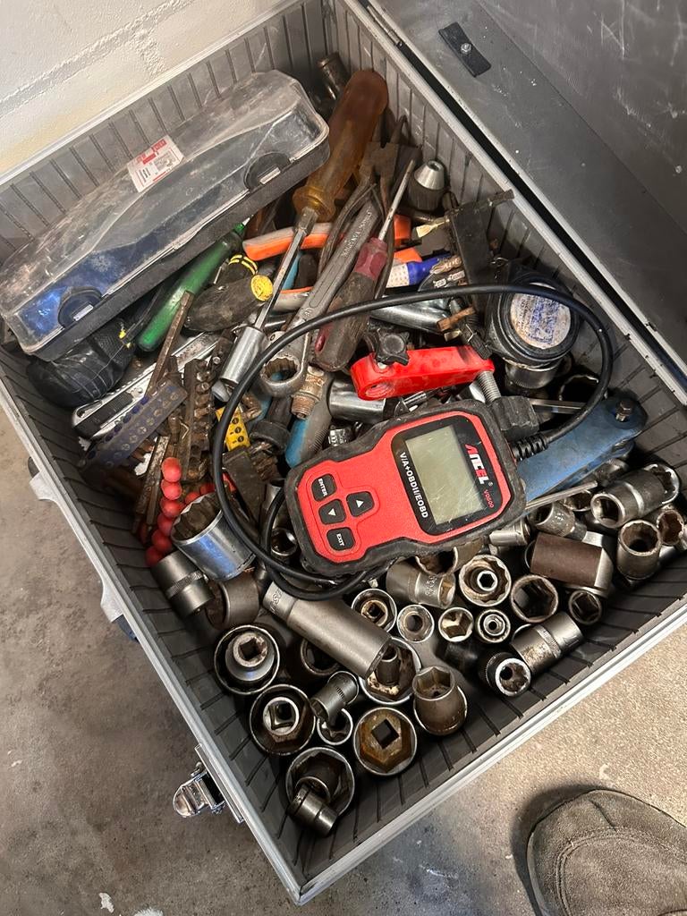 Gereedschapskoffer vol doppen en meer, Bricolage & Construction, Boîtes à outils, Enlèvement, Remplie, Utilisé