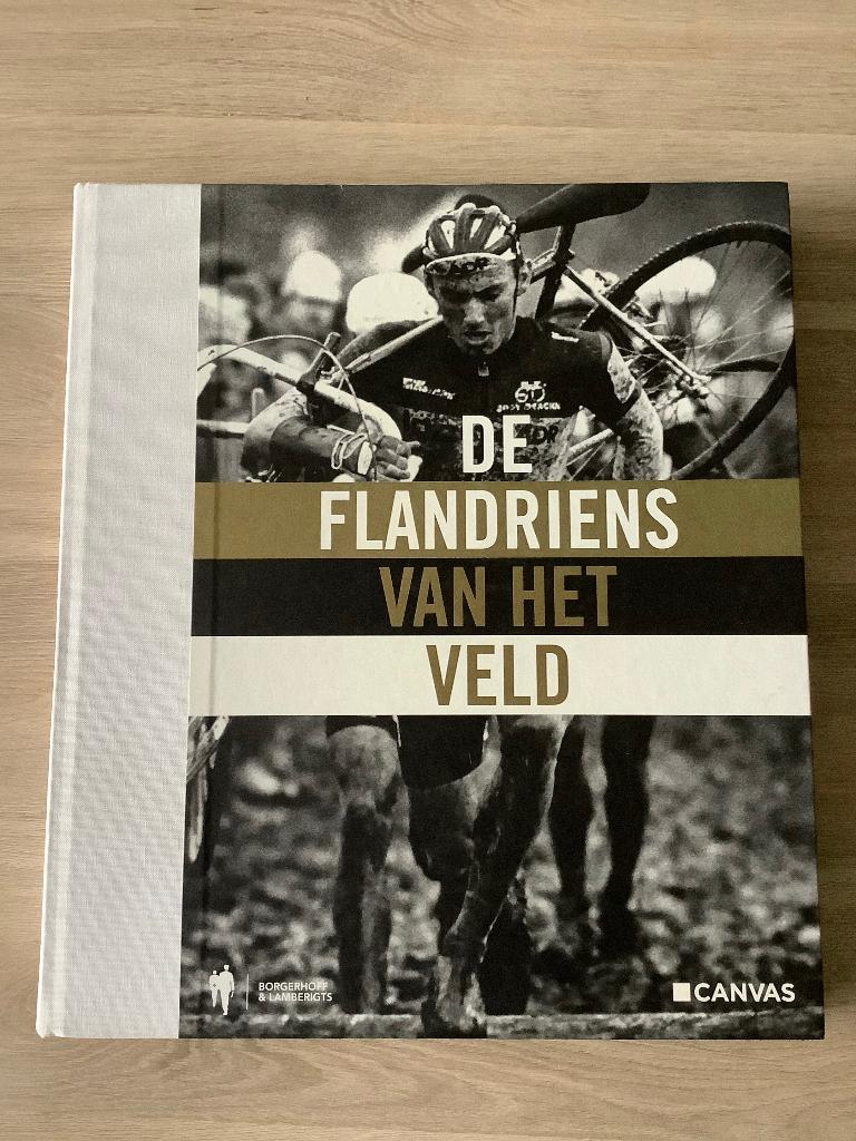Boek wielrennen ‘ Flandriens van het veld, Ophalen of Verzenden, Zo goed als nieuw, Diverse auteurs, Lopen en Fietsen