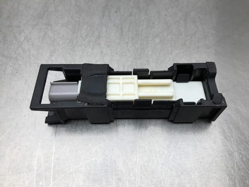 ANTENNE D'ACCÈS SANS CLÉ Toyota Land Cruiser (J15), Dhr. M. Roggen, Toyota, Stadsweg 37 37
9917 PV  WIRDUM GR., NL, Utilisé