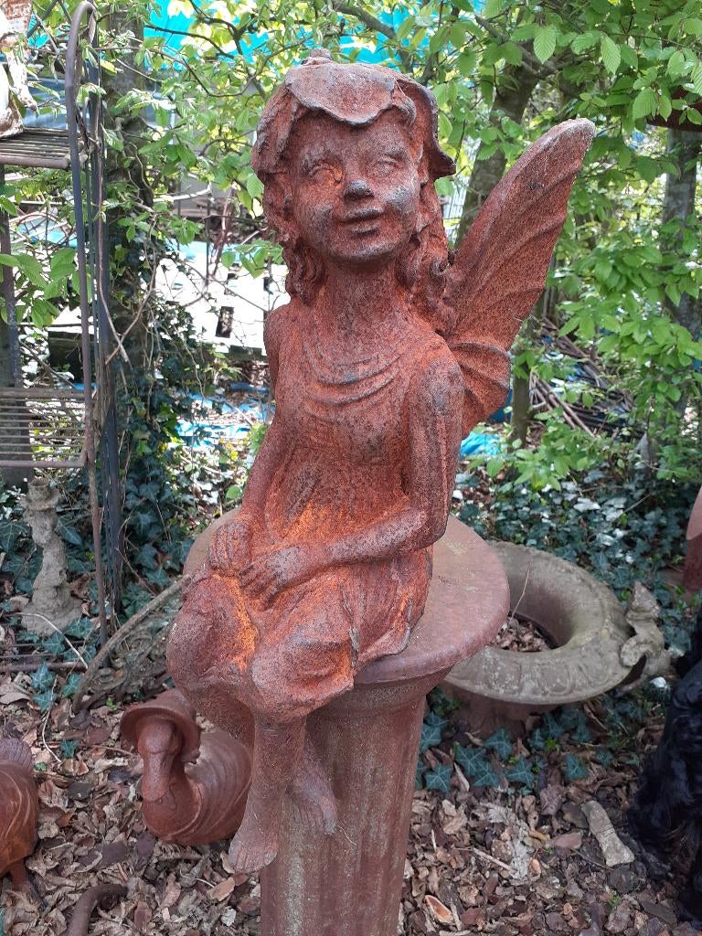 FEE ASSISE EN FONTE PATINEE, Jardin & Terrasse, Enlèvement ou Envoi, Comme neuf, Autres matériaux, Autres types