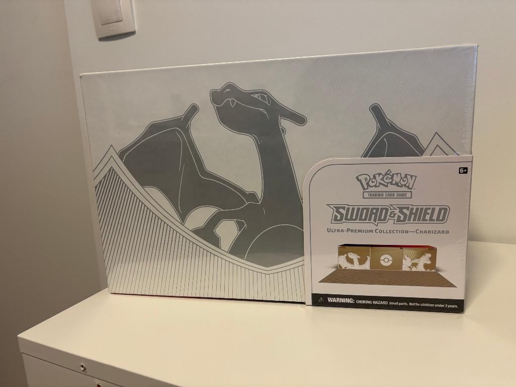 Sword & Shield  (UPC) Charizard sealed, Hobby en Vrije tijd, Verzamelkaartspellen | Pokémon, Nieuw, Booster, Foil, Ophalen