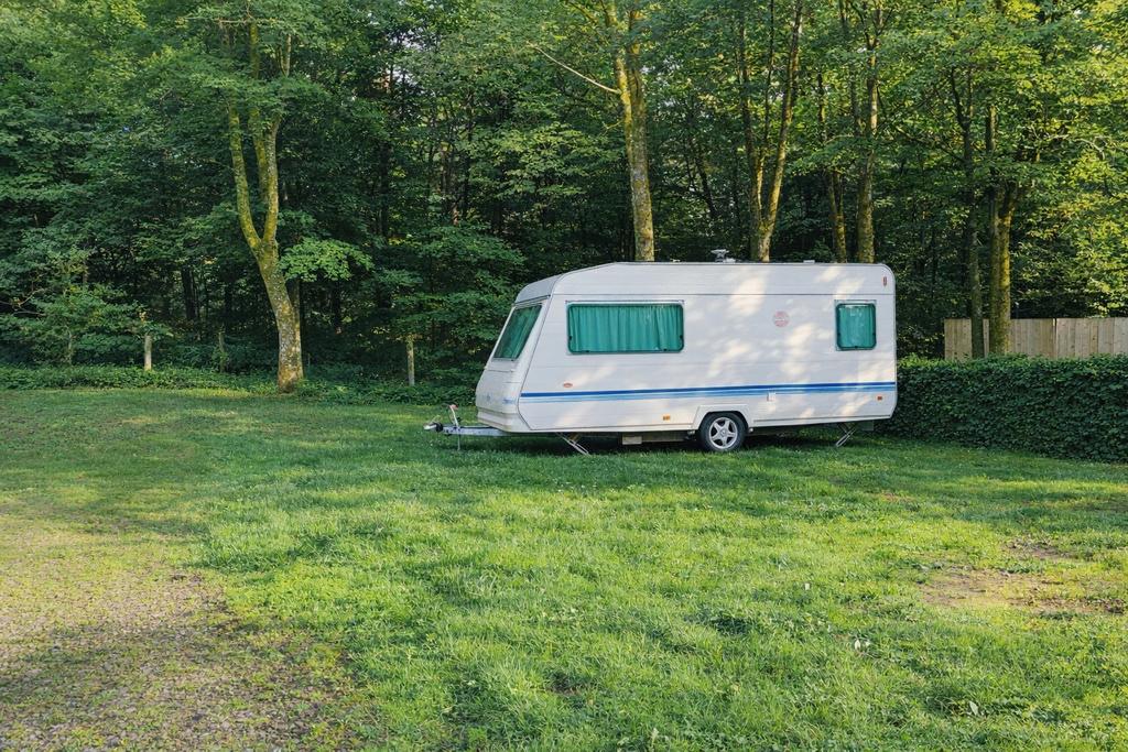Caravan - Adria - 4 personen - Mover - Winter- en zomertent, Caravanes & Camping, Jusqu'à 4, 6 à 7 mètres, Poêle, Particulier