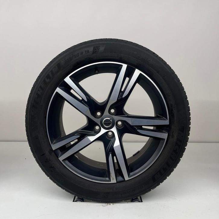 Volvo 19 inch - XC60 - winterbanden, Auto-onderdelen, Banden en Velgen, Banden en Velgen, Winterbanden, 19 inch, 235 mm, Personenwagen