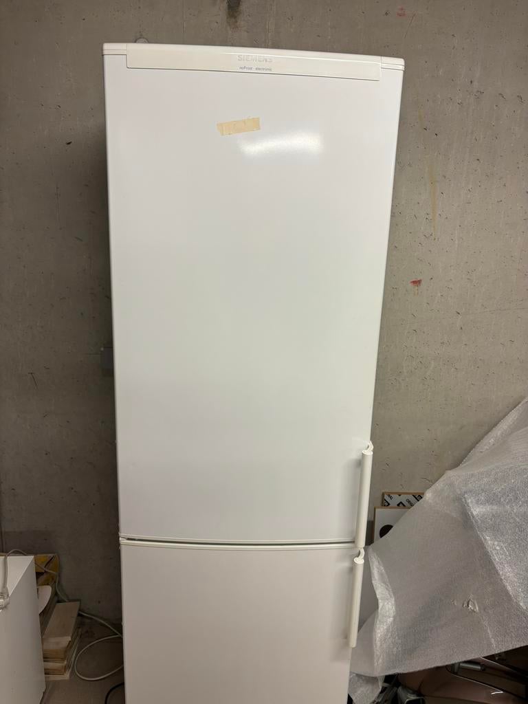 Koelkast + vriezer, Elektronische apparatuur, Koelkasten en IJskasten, Ophalen, 160 cm of meer, Zo goed als nieuw, 45 tot 60 cm