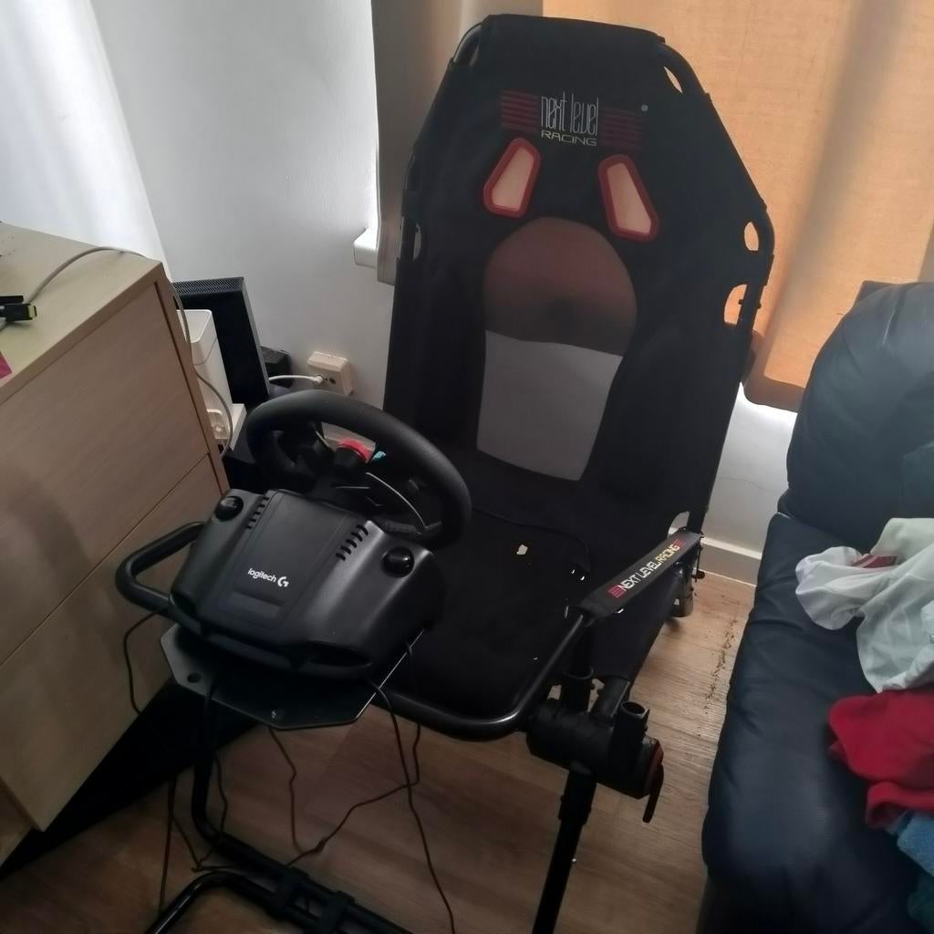 Racestoel met stuur en pedalen, Ophalen