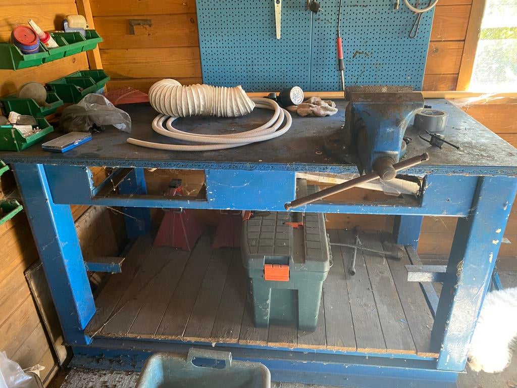 Werkbank met bankschroef + opbergrek, Enlèvement, Utilisé, Étau