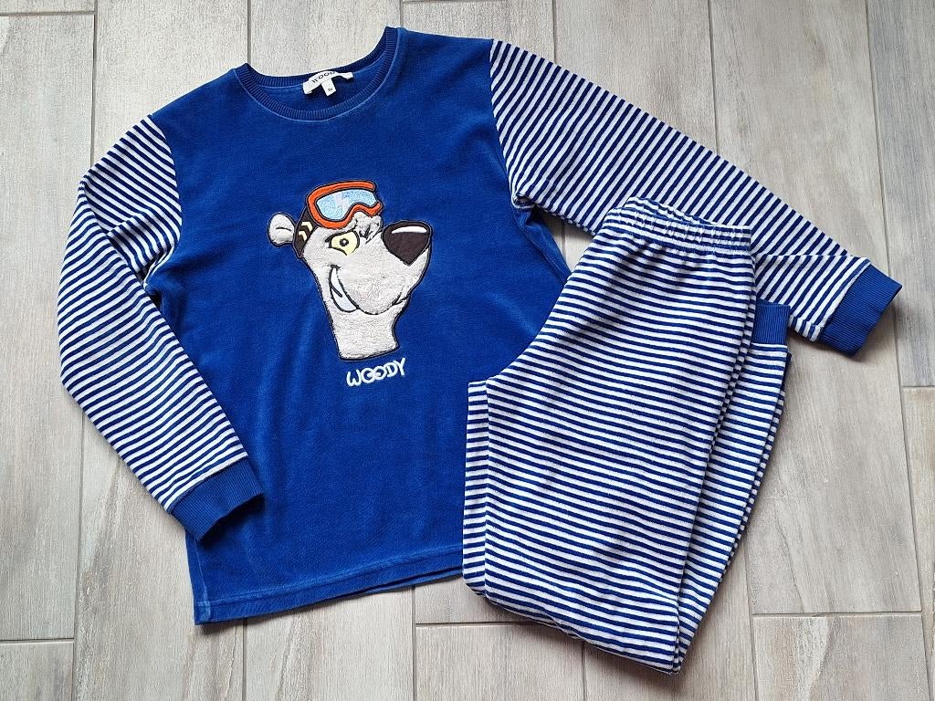 ★ M140 - Woody winterpyjama in velours thema ijsbeer, Kinderen en Baby's, Kinderkleding | Maat 140, Nacht- of Onderkleding, Ophalen of Verzenden