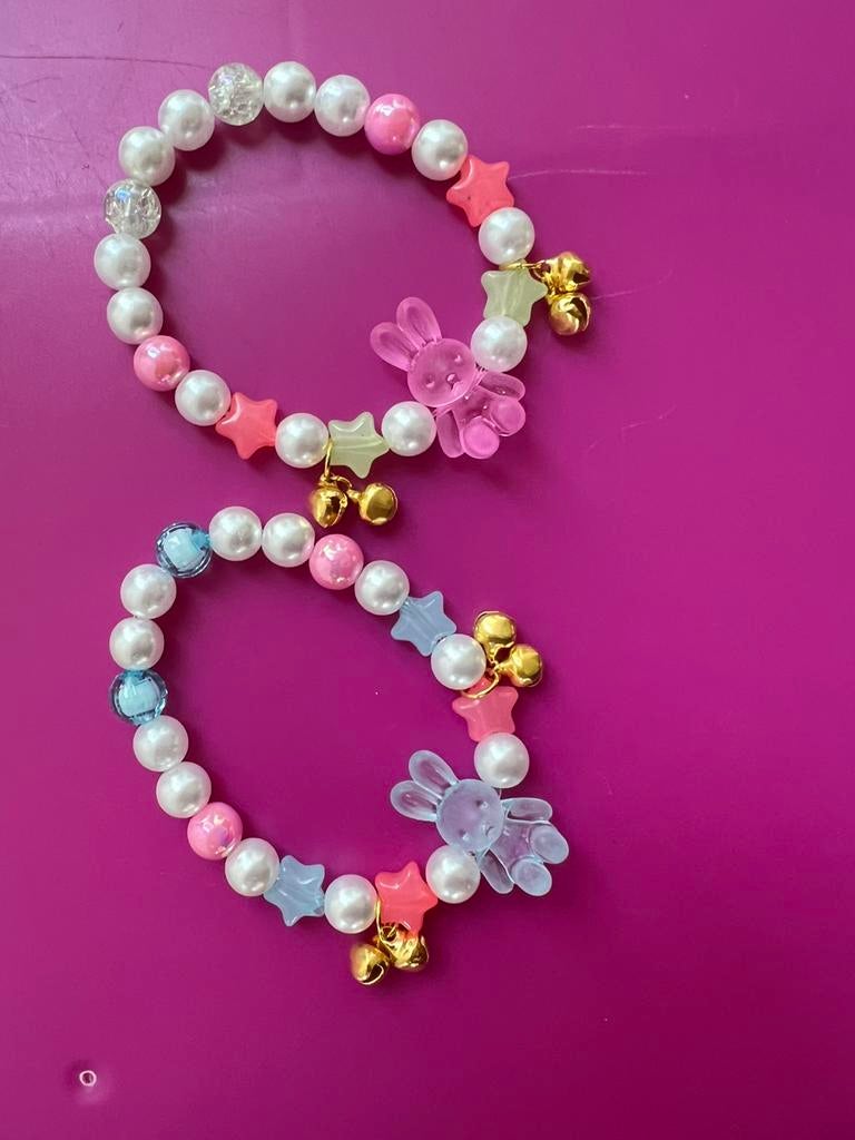 Set Blauw en Roos Armbandjes met belletjes, Bijoux, Sacs & Beauté, Bijoux pour enfant, Enlèvement ou Envoi, Neuf, Autres couleurs