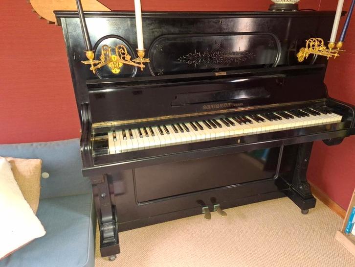 Piano gratis - - Om te stemmen of prachtig decoratief object, Muziek en Instrumenten, Piano's, Gebruikt, Piano, Zwart, Ophalen