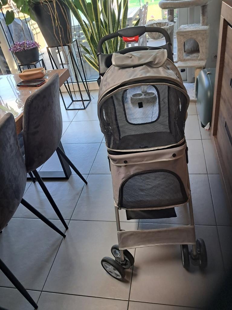 Handige grijze hondenbuggy, Ophalen