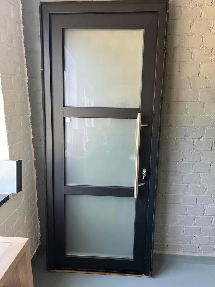 PVC voordeur met melkglas. Merk Kommerling, Doe-het-zelf en Bouw, Deuren en Vliegenramen, Zo goed als nieuw, Ophalen