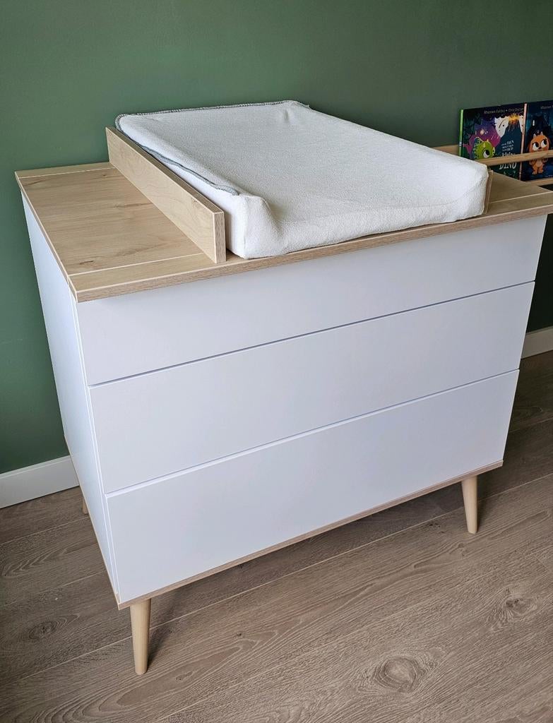 Quax Flow commode met laden en verlengstuk verschoontafel, Enfants & Bébés, Chambre d'enfant | Commodes & Armoires, Enlèvement