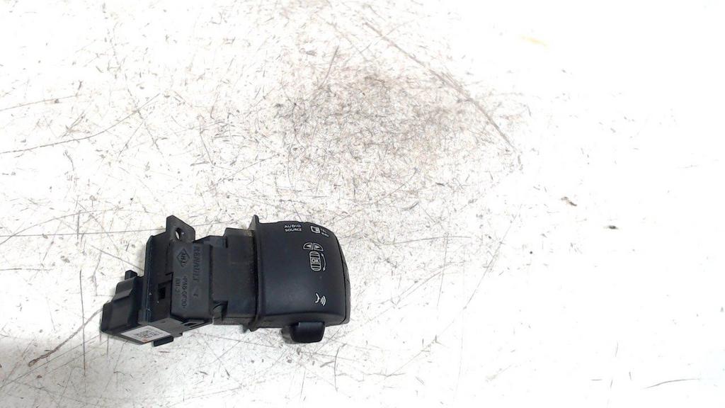 Radio bediening Renault Master, Enlèvement ou Envoi, Van der Ven Autorecycling B.V., Onderdelen@venauto.nl, Ettenseweg 76, 4706 PB Roosendaal, The Netherlands