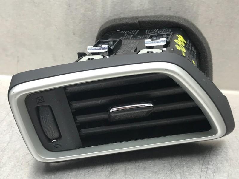 AERATEUR TABLEAU DE BORD Nissan Qashqai (J11) (|30490027|), Dhr. M. Roggen, Stadsweg 37 37
9917 PV  WIRDUM GR., NL, Nissan, Utilisé