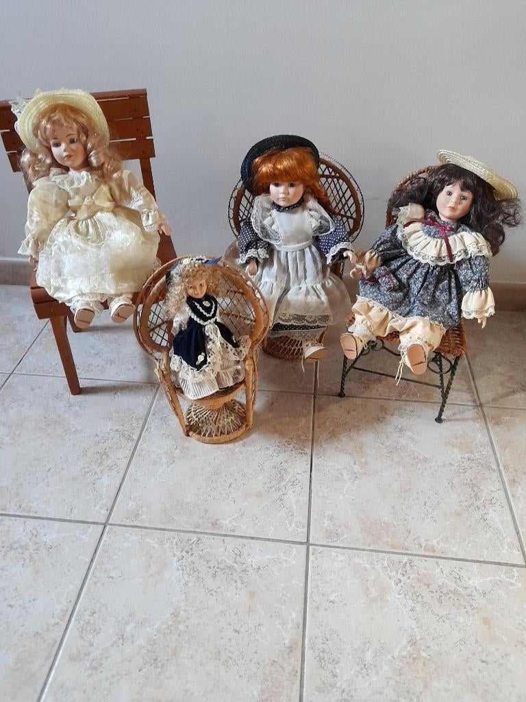 4 Salon POPPEN met stoeltje voor een prijsje!, Ophalen, Zo goed als nieuw, Pop