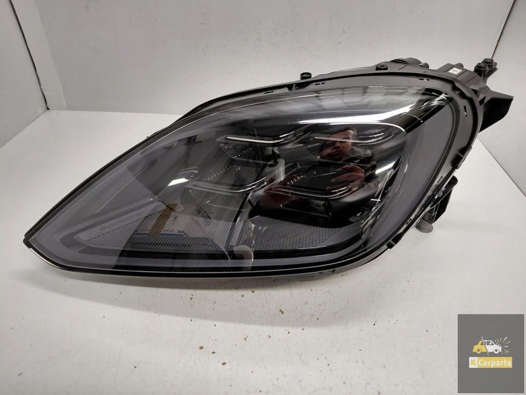 9Y0941059M, Porsche Cayenne 9Y Lift Volledig Led-lamp links, Gebruikt, Porscheplatz 1
70435  Stuttgart, DE, Porsche, Info@porsche.de