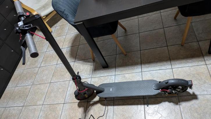 Trottinette Xiaomi Mi Pro 2 Electric Scooter, Fietsen en Brommers, Steps, Zo goed als nieuw, Ophalen