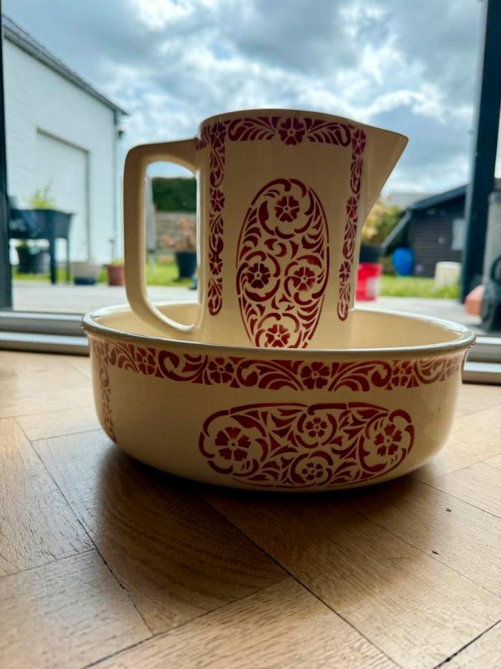 Ensemble à linge ancien Nimy (cruche et bol) - Rouge/Blanc, Antiquités & Art, Antiquités | Plateaux, Enlèvement