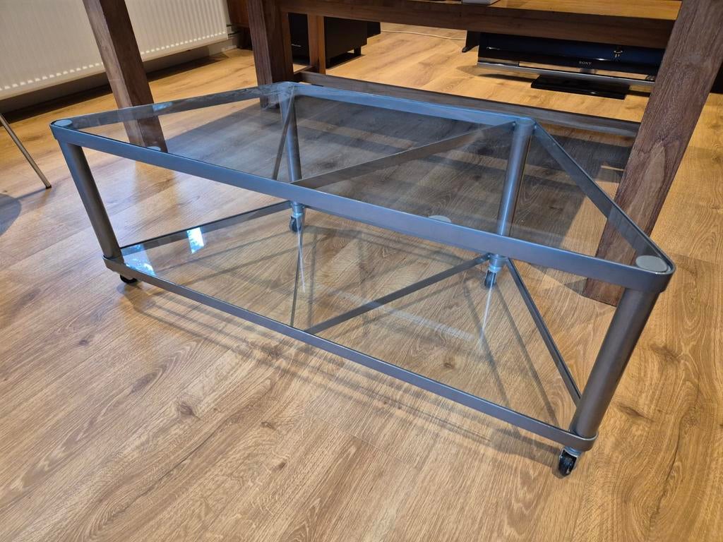 Meuble TV en métal avec étagères en verre sur roulettes, Enlèvement