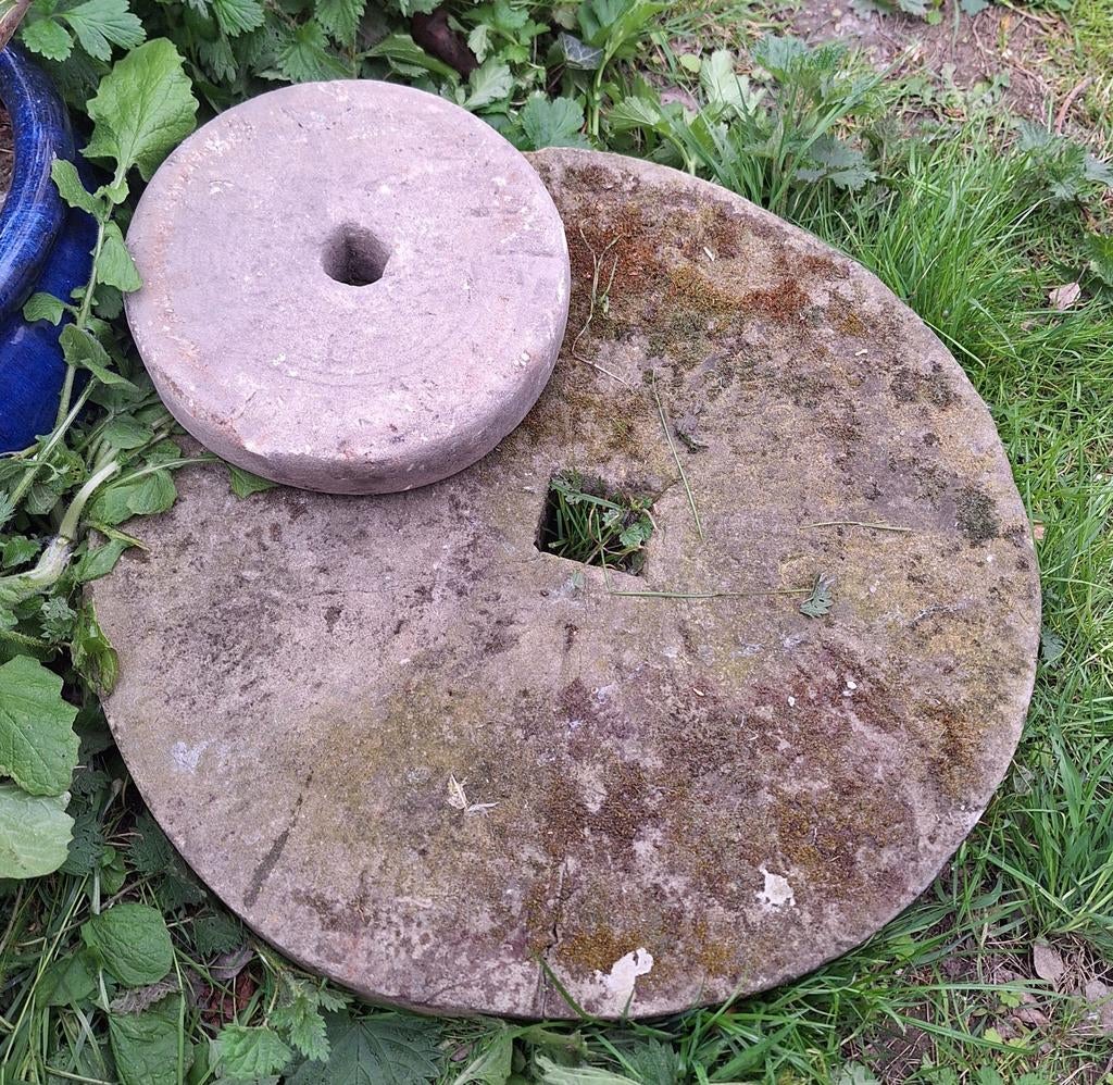 2x molensteen tuindecoratie, Ophalen