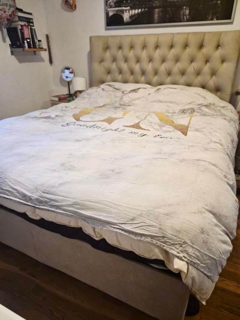 2 persoonsbed beige suede in zeer goede staat 160cm breed, Ophalen, Beige, 200 cm