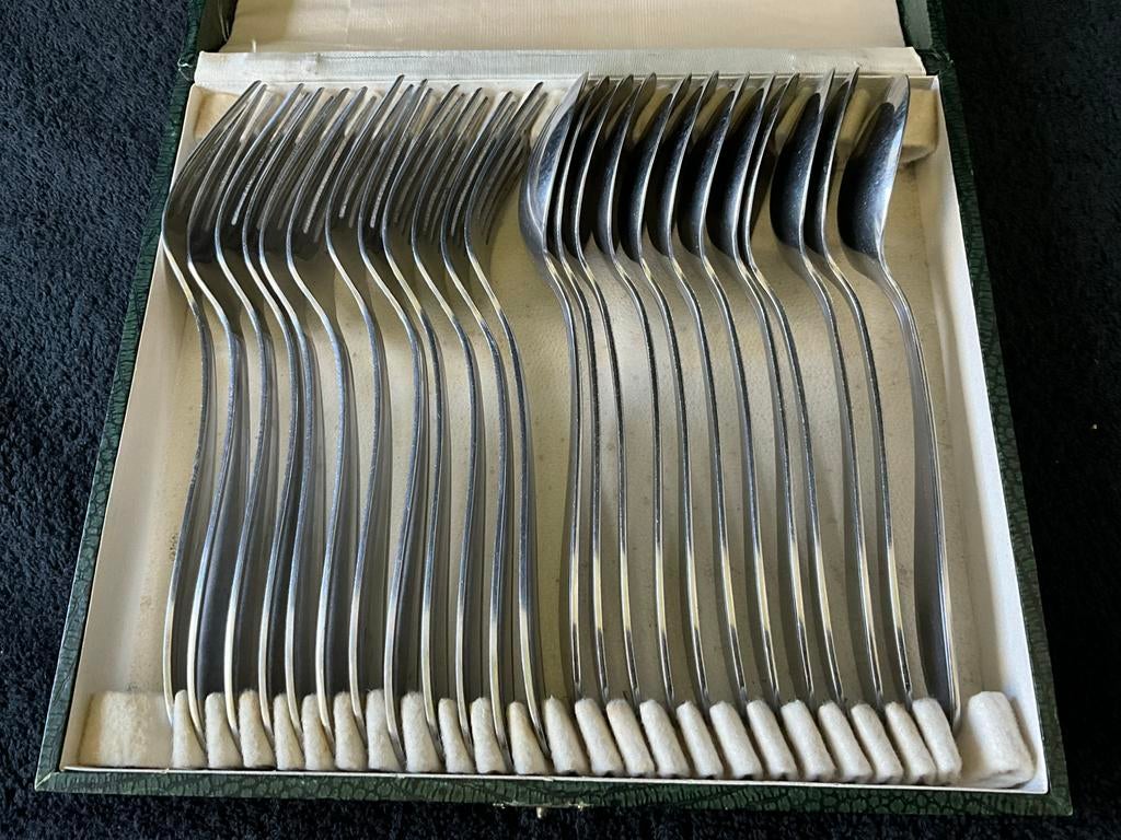 Doos met 12 vorken en 12 lepels, Ophalen