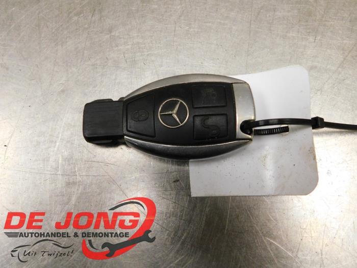 Clé d'un Mercedes C-Klasse, Autos : Pièces & Accessoires, 3 mois de garantie, Utilisé, -, -