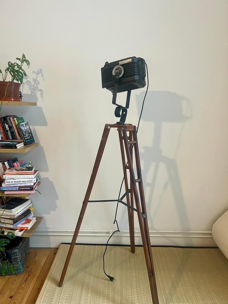 Lamp on a tripod, Huis en Inrichting, Lampen | Vloerlampen, Ophalen, Zo goed als nieuw