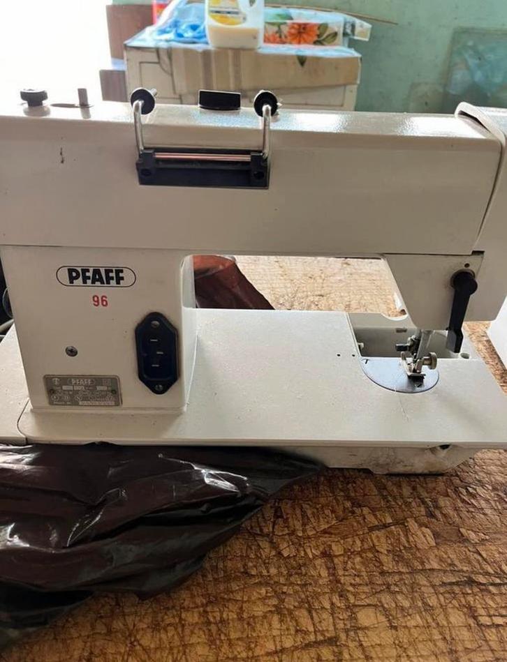 Oude naaimachine Pfaff, Hobby en Vrije tijd, Naaimachines en Toebehoren, Gebruikt, Naaimachine, Pfaff, Ophalen