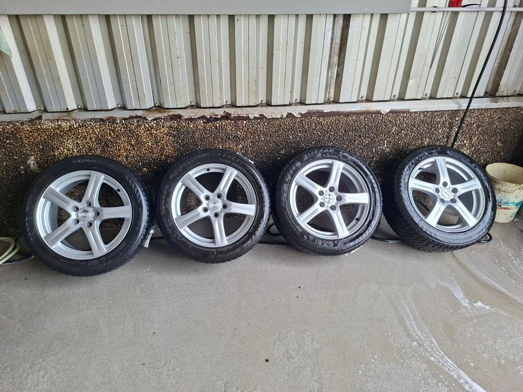 Toyota avensis winterset velgen, Auto-onderdelen, Banden en Velgen, Ophalen, 17 inch, Winterbanden, Band(en)
