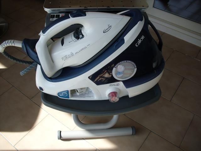 stoomstrijkijzer, Ophalen, Gebruikt, Kledingstomer