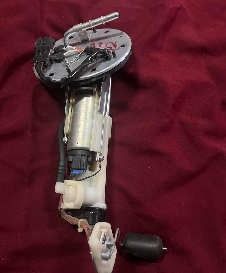 Brandstofpomp voor motorfiets HONDA VFR800 2015, Motoren, Onderdelen | Honda, Gebruikt, Ophalen of Verzenden
