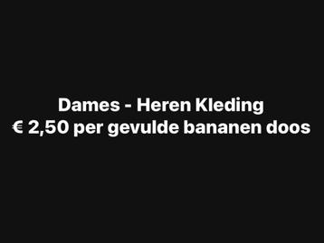 Verschillende bananen dozen met kleding € 2,50 per doos beschikbaar voor biedingen