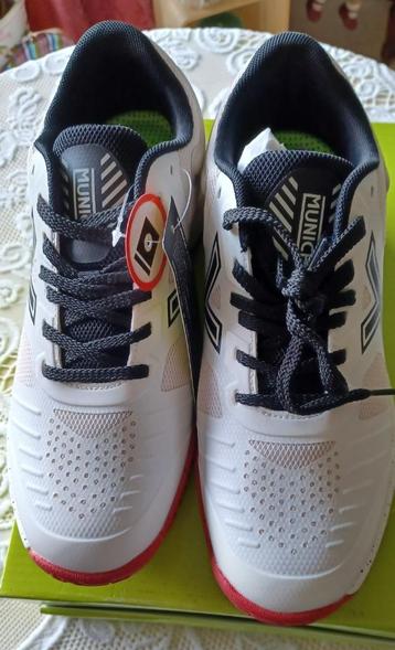 MUNICH X-PAD  (foto maat 40) nieuw, wit padel- en tennis.... beschikbaar voor biedingen